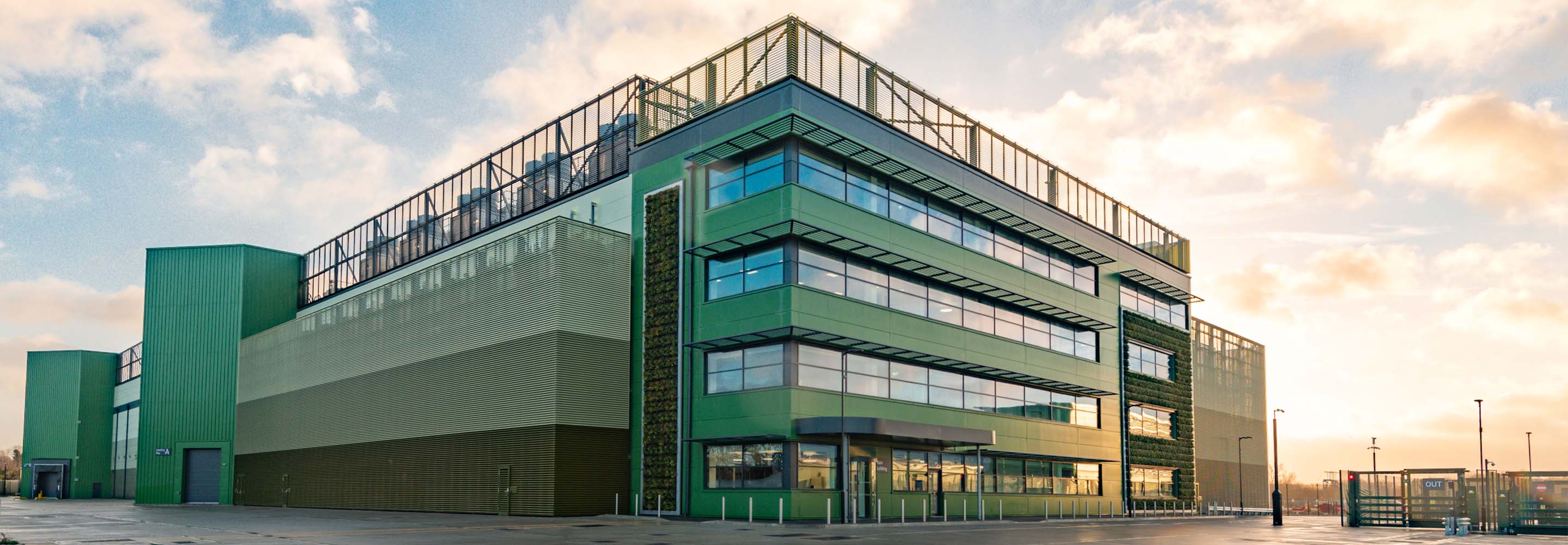 london 1 data center building